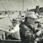 昭和40年代、ハゼ釣りの木造船